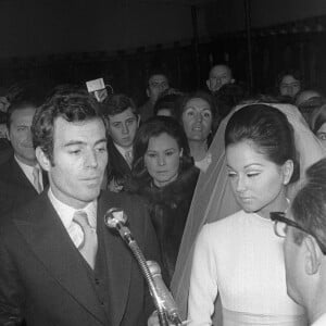 Le chanteur Julio Iglesias a épousé Mlle Isabel Preysler Arrastia dans l'église de la ville de Tolède. Dona Rosario de la Cueva, mère du marié, et D. Jose Maria Preysler, oncle de la mariée, ont fait office de parrains et marraines. Photo par EFE/aa/ABACAPRESS.COM