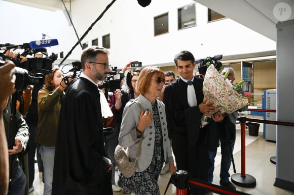 Gisèle Pélicot et ses avocats Antoine Camus et Stéphane Babonneau - Procès des viols de Mazan au palais de justice d'Avignon le 17 septembre 2024. © William Cannarella/Panoramic/Bestimage 