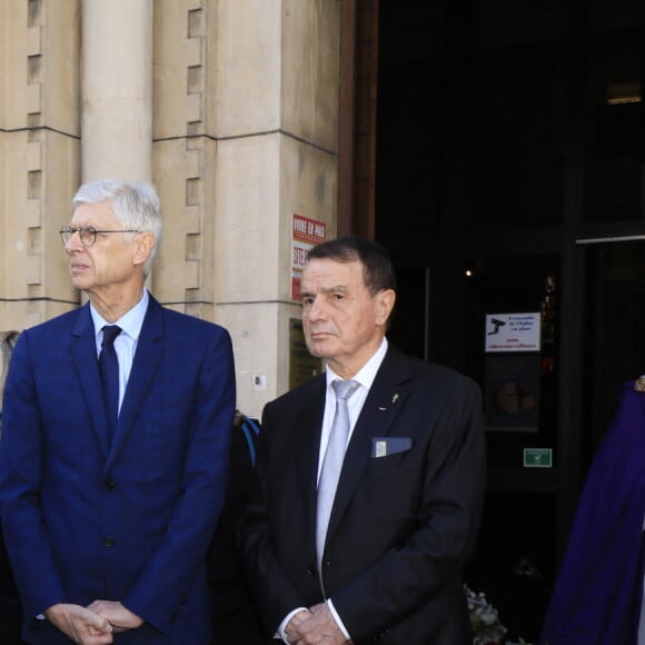 Luis Fernandez, David Lisnard (Maire de Cannes), Arsène Wenger - Obsèques du journaliste sportif, Didier Roustan, décédé le 11 septembre à l'âge de 66 ans en l'église Notre-Dame-des-Pins, à Cannes le 20 septembre 2024. © Franz Chavaroche/Bestimage 