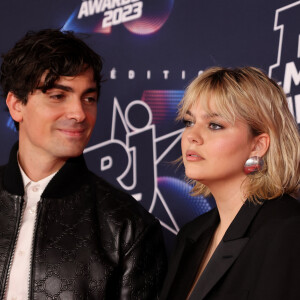 Florian Rossi et sa compagne Louane Emera au photocall de la 25ème cérémonie des "NRJ Music Awards (NMA)" au palais des Festivals et des Congrès de Cannes, France, le 10 novembre 2023.