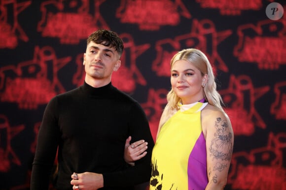 Florian Rossi et Louane Emera lors de la 23ème édition des NRJ Music Awards 2021 au Palais des Festivals de Cannes, le 20 novembre 2021