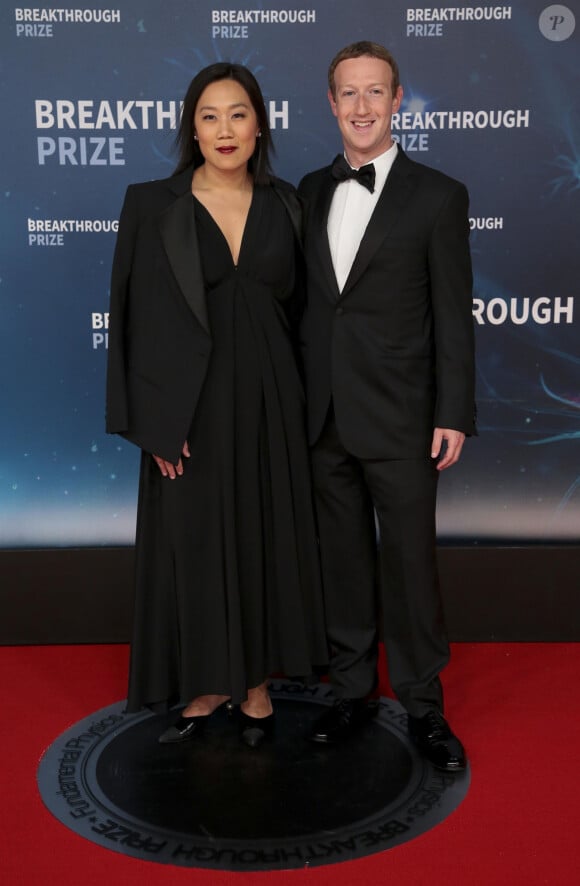 Mark Zuckerberg et sa femme Priscilla Chan - People à la cérémonie "2020 Breakthrough Prize" au Ames Research Center à Mountain View, le 3 novembre 2019.