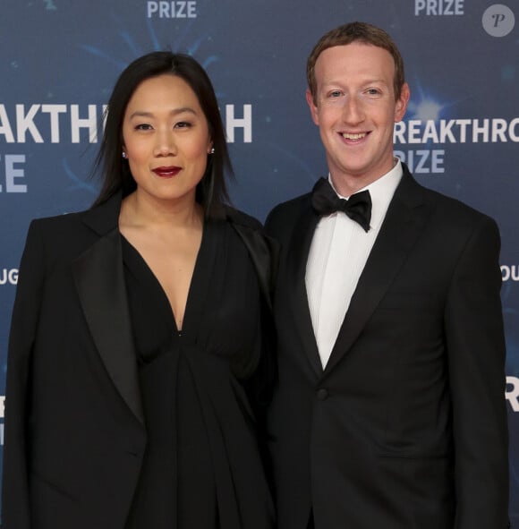 "Elle y a réfléchi et a dit : 'Bon alors, quand je serai grande, je veux que les gens aient envie d'être comme August Chan Zuckerberg !'"
Mark Zuckerberg et sa femme Priscilla Chan - People à la cérémonie "2020 Breakthrough Prize" au Ames Research Center à Mountain View, le 3 novembre 2019