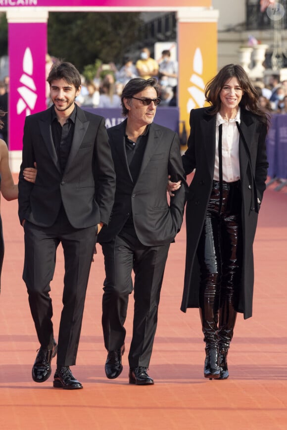 Ben Attal, Yvan Attal et Charlotte Gainsbourg ( présidente du jury) - Première du film "Les choses humaines" lors de la 47éme édition du Festival du Cinéma Américain de Deauville le 11 septembre 2021. © Olivier Borde / Bestimage