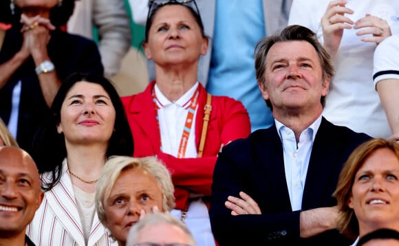 D'après L'Est éclair, François Baroin s'est marié à Stéphanie Lochard
 
François Baroin et une amie, Muriel Robin et sa femme Anne Le Nen - Célébrités dans les tribunes de la finale homme des Internationaux de France de tennis de Roland Garros 2024 à Paris le 9 juin 2024. © Jacovides-Moreau/Bestimage