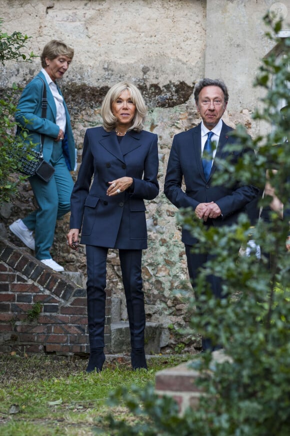 Brigitte Macron complice avec Stéphane Bern 
 
Brigitte Macron et Stéphane Bern lors du déplacement du président de république, à l'occasion de la 41ème édition des journées européennes du patrimoine à Chartres, visite des ateliers de la Maison Lorin maitre verrier - Chartres. © Arnaud Hebert / Pool / Bestimage