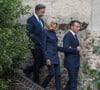 La belle amitié entre Brigitte Macron et Stéphane Bern s'est encore affichée au grand jour
 
Brigitte Macron et Emmanuel Macron et Stéphane Bern - Déplacement du président de république, Emmanuel Macron à l'occasion de la 41ème édition des journées européennes du patrimoine à Chartres, visite des ateliers de la Maison Lorin maitre verrier - Chartres le 20 septembre 2024. © Arnaud Hebert / Pool / Bestimage