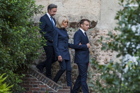 La belle amitié entre Brigitte Macron et Stéphane Bern s'est encore affichée au grand jour
 
Brigitte Macron et Emmanuel Macron et Stéphane Bern - Déplacement du président de république, Emmanuel Macron à l'occasion de la 41ème édition des journées européennes du patrimoine à Chartres, visite des ateliers de la Maison Lorin maitre verrier - Chartres le 20 septembre 2024. © Arnaud Hebert / Pool / Bestimage