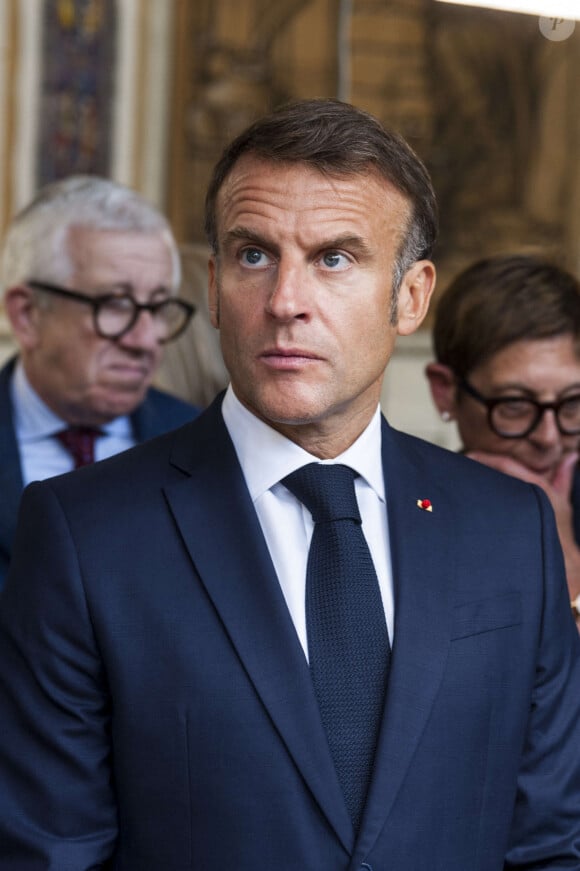 Emmanuel Macron - Déplacement du président de république, Emmanuel Macron à l'occasion de la 41ème édition des journées européennes du patrimoine à Chartres, visite des ateliers de la Maison Lorin maitre verrier - Chartres le 20 septembre 2024. © Arnaud Hebert / Pool / Bestimage