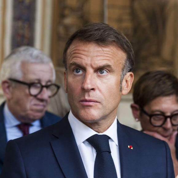 Emmanuel Macron - Déplacement du président de république, Emmanuel Macron à l'occasion de la 41ème édition des journées européennes du patrimoine à Chartres, visite des ateliers de la Maison Lorin maitre verrier - Chartres le 20 septembre 2024. © Arnaud Hebert / Pool / Bestimage