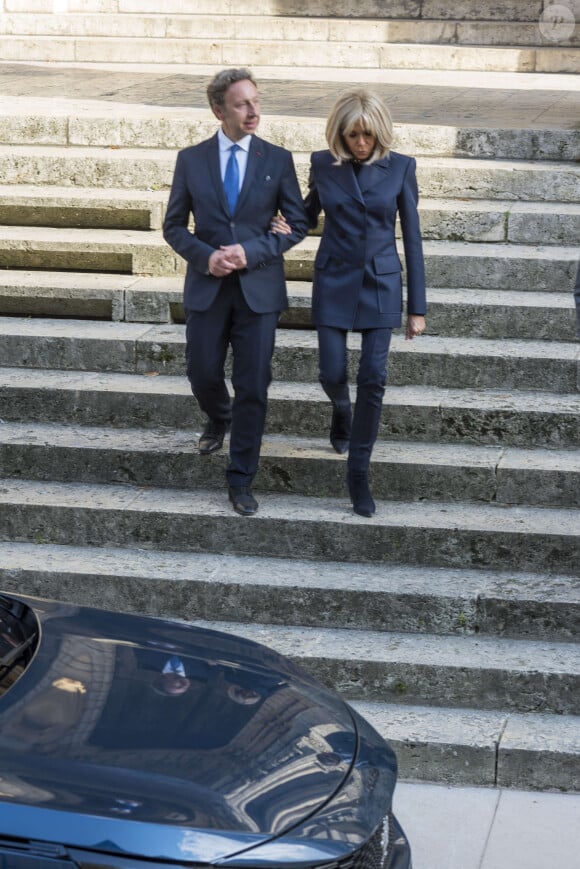 La femme d'Emmanuel Macron n'a pas hésité à se promener bras dessus, bras dessous avec Stéphane Bern
 
Stéphane Bern et Brigitte Macron - Déplacement du président de république, Emmanuel Macron à l'occasion de la 41ème édition des journées européennes du patrimoine à Chartres, visite du trésor de la Cathédrale de Chartres - Chartres le 20 septembre 2024. © Arnaud Hebert / Pool / Bestimage