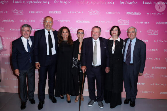 - Soirée de gala "Heroes for Imagine" qui a permis de récolter dix millions d'euros au profit de la recherche contre les maladies génétiques à Paris le 23 septembre 2024. Depuis sa création en 2015, ce gala organisé tous les deux ans au coeur de l'Institut, propose à la vente des oeuvres et des moments d'exception uniques pour soutenir les chercheurs et médecins de l'Institut Imagine, qui oeuvrent au quotidien pour comprendre et guérir les maladies génétiques. Cette vente caritative est fondamentale pour l'avenir d'Imagine. Elle permet d'accélérer ses grands projets stratégiques, de conforter son attractivité, et de répondre aux besoins de la recherche en termes d'équipements et de technologies de pointe, comme en recrutement de talents. En quatre éditions, HEROES for Imagine a permis de lever plus de 22 millions d'euros. Et 2024 est une année toute particulière pour l'Institut Imagine qui fête ses 10 ans mais aussi la cinquième édition d'Heroes, actuellement en pleine préparation ! "Grâce à Heroes, la recherche sur les maladies génétiques s'accélère, quels que soient les obstacles, au bénéfice des enfants malades et de leurs familles. Avec virtuosité et engagement, les chercheurs et les médecins de l'Institut Imagine, pratiquent la meilleure science d'aujourd'hui pour inventer la meilleure médecine de demain" © Dominique Jacovides / Bestimage 