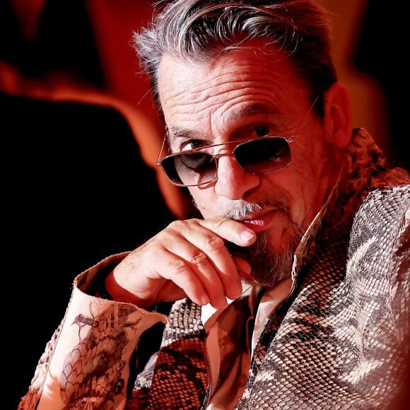 Florent Pagny - Soirée de gala "Heroes for Imagine" qui a permis de récolter dix millions d'euros au profit de la recherche contre les maladies génétiques à Paris le 23 septembre 2024. Depuis sa création en 2015, ce gala organisé tous les deux ans au coeur de l'Institut, propose à la vente des oeuvres et des moments d'exception uniques pour soutenir les chercheurs et médecins de l'Institut Imagine, qui oeuvrent au quotidien pour comprendre et guérir les maladies génétiques. Cette vente caritative est fondamentale pour l'avenir d'Imagine. Elle permet d'accélérer ses grands projets stratégiques, de conforter son attractivité, et de répondre aux besoins de la recherche en termes d'équipements et de technologies de pointe, comme en recrutement de talents. En quatre éditions, HEROES for Imagine a permis de lever plus de 22 millions d'euros. Et 2024 est une année toute particulière pour l'Institut Imagine qui fête ses 10 ans mais aussi la cinquième édition d'Heroes, actuellement en pleine préparation ! "Grâce à Heroes, la recherche sur les maladies génétiques s'accélère, quels que soient les obstacles, au bénéfice des enfants malades et de leurs familles. Avec virtuosité et engagement, les chercheurs et les médecins de l'Institut Imagine, pratiquent la meilleure science d'aujourd'hui pour inventer la meilleure médecine de demain" © Dominique Jacovides / Bestimage 