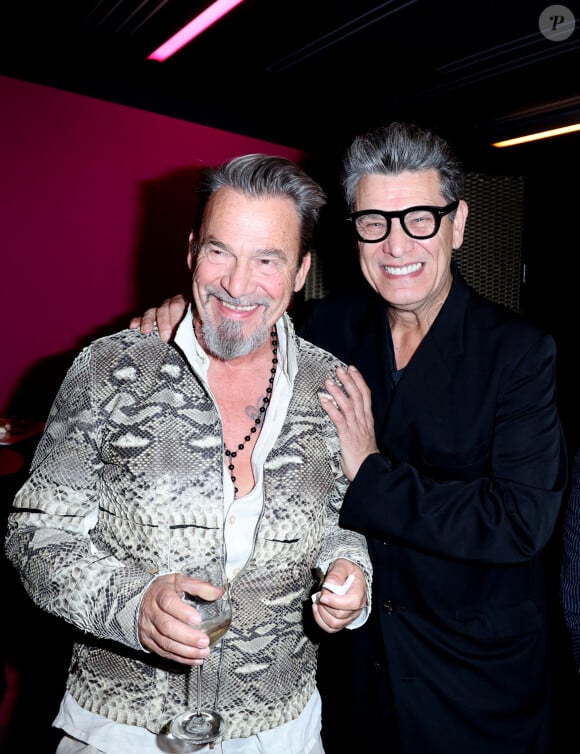 Florent Pagny et Marc Lavoine - Soirée de gala "Heroes for Imagine" qui a permis de récolter dix millions d'euros au profit de la recherche contre les maladies génétiques à Paris le 23 septembre 2024. Depuis sa création en 2015, ce gala organisé tous les deux ans au coeur de l'Institut, propose à la vente des oeuvres et des moments d'exception uniques pour soutenir les chercheurs et médecins de l'Institut Imagine, qui oeuvrent au quotidien pour comprendre et guérir les maladies génétiques. Cette vente caritative est fondamentale pour l'avenir d'Imagine. Elle permet d'accélérer ses grands projets stratégiques, de conforter son attractivité, et de répondre aux besoins de la recherche en termes d'équipements et de technologies de pointe, comme en recrutement de talents. En quatre éditions, HEROES for Imagine a permis de lever plus de 22 millions d'euros. Et 2024 est une année toute particulière pour l'Institut Imagine qui fête ses 10 ans mais aussi la cinquième édition d'Heroes, actuellement en pleine préparation ! "Grâce à Heroes, la recherche sur les maladies génétiques s'accélère, quels que soient les obstacles, au bénéfice des enfants malades et de leurs familles. Avec virtuosité et engagement, les chercheurs et les médecins de l'Institut Imagine, pratiquent la meilleure science d'aujourd'hui pour inventer la meilleure médecine de demain" © Dominique Jacovides / Bestimage 