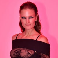 Défilé Etam : Constance Jablonski dévoile sa grossesse surprise en lingerie, son amoureux nonuple champion du monde aux anges !