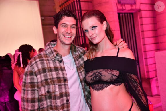 Les futurs parents sont aux anges
Constance Jablonski et son mari Matthias Dandois à la 17ème édition du Etam Live Show à la Monnaie de Paris le 24 septembre 2024. © Veeren / Bestimage 