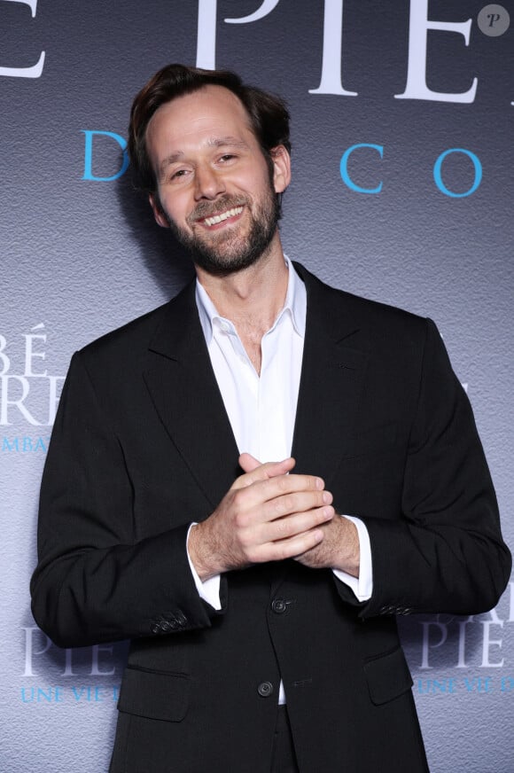 Benjamin Lavernhe lors de l'avant-première du film "L'Abbé Pierre - Une vie de combats" au cinéma UGC Normandie à Paris le 10 octobre 2023. © Denis Guignebourg / Bestimage 