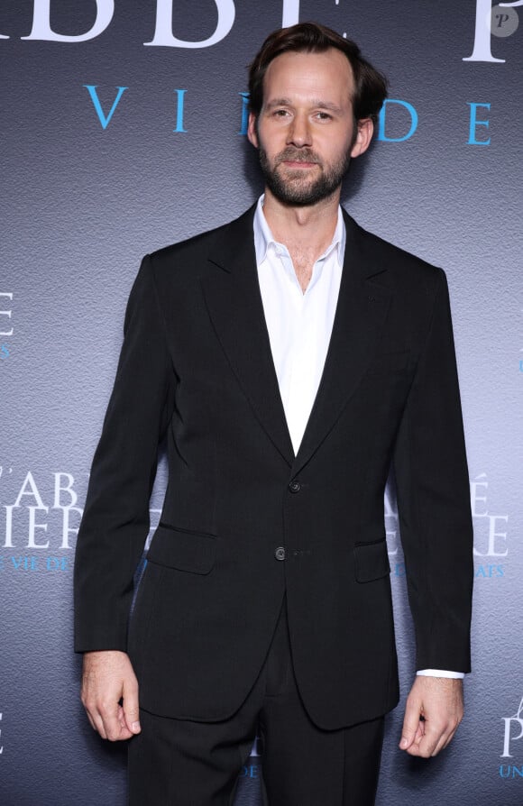 Benjamin Lavernhe lors de l'avant-première du film "L'Abbé Pierre - Une vie de combats" au cinéma UGC Normandie à Paris le 10 octobre 2023. © Denis Guignebourg / Bestimage 