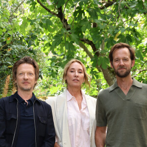 Frederic Tellier, Emmanuelle Bercot et Benjamin Lavernhe - Photocall du film "L'Abbé Pierre" lors de la 16ème édition du festival du film francophone (FFA) de Angoulême le 26 août 2023. © Coadic Guirec / Bestimage 