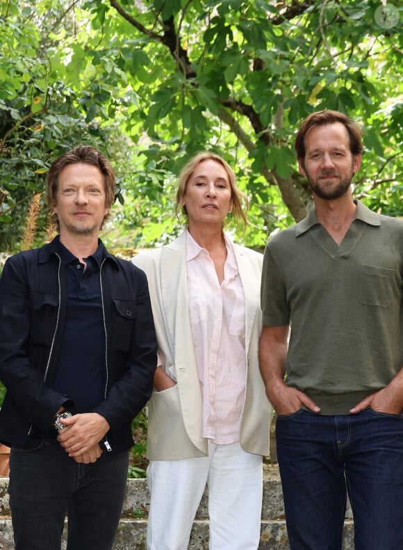 Frederic Tellier, Emmanuelle Bercot et Benjamin Lavernhe - Photocall du film "L'Abbé Pierre" lors de la 16ème édition du festival du film francophone (FFA) de Angoulême le 26 août 2023. © Coadic Guirec / Bestimage 