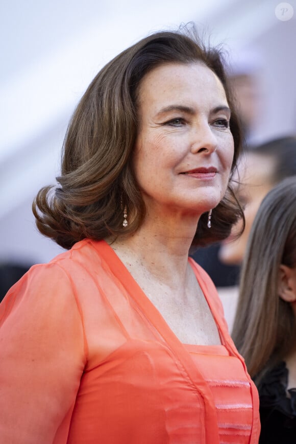 Carole Bouquet - Montée des marches du film " Le comte de Monte-Cristo " lors du 77ème Festival International du Film de Cannes, au Palais des Festivals à Cannes. Le 22 mai 2024 © Olivier Borde / Bestimage