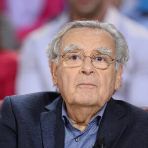 Bernard Pivot - Enregistrement de l'émission "Vivement Dimanche" à Paris le 04 novembre 2015 et qui sera diffusée le 08 novembre, France télévisions en Féte. Le magazine sportif "Stade 2" fête ses 40 ans alors que l'émission "Télématin"" fête ses 30 ans. Coadic Guirec / Bestimage