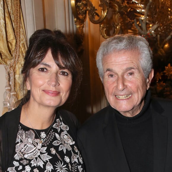 Deux ans qu'elle s'attèle à écrire Tata dans ces murs, "calée dans l'un des grands fauteuils en cuir blanc" de leur salon montmartrois, son ordinateur sur les genoux. 
Exclusif - Claude Lelouch et sa femme Valérie Perrin-Lelouch - Soirée Prince Albert II de Monaco, organisée par le Cercle MBC en partenariat avec Politique Internationale, durant laquelle le Prince reçoit le Prix de la Transition Ecologique de Politique Internationale. La soirée a lieu au Cercle de l'Union Interalliée à Paris, France, le 12 Décembre 2023. © Bertrand Rindoff / Bestimage