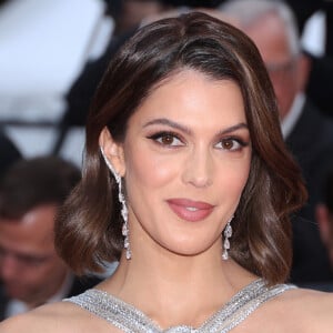 Iris Mittenaere qui partage la vie de Bruno Pelat depuis cet été, a porté plainte contre lui pour "violences sur conjoint", d'après "Voici".
Iris Mittenaere - Montée des marches du film " Le deuxième acte " pour la cérémonie d'ouverture du 77ème Festival International du Film de Cannes, au Palais des Festivals à Cannes.