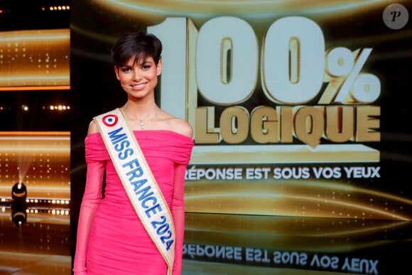 Exclusif - Eve Gilles (miss France 2024) - Enregistrement de l'émission "100% Logique", présentée par C.Féraud et diffusée le 28 septembre sur France 2 © Christophe Clovis / Bestimage