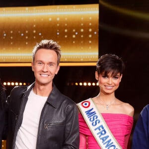 Exclusif - Anthony Kavanagh, Cyril Féraud, Eve Gilles (miss France 2024), Hugo Clément - Enregistrement de l'émission "100% Logique", présentée par C.Féraud et diffusée le 28 septembre sur France 2 © Christophe Clovis / Bestimage