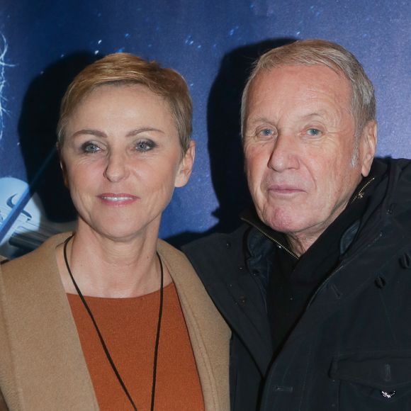 
Mort à 78 ans d'une crise cardiaque survenue le 24 avril 2021 dans leur maison de Neuilly-sur-Seine, l'acteur était papa de Samantha, née en 1974 de sa relation avec Virginie, d'une fille prénommée Lola née en 1986 de son amour avec Hélène Zidi, et de deux fils : Jules, né en 1997, et Oscar né en 2000 (fruits de son amour avec Karin).

Yves Rénier et sa femme Karin Rénier au photocall du spectacle "Bô, le voyage musical" de Catherine Lara et Giuliano Peparini au théâtre du 13ème Art à Paris le 9 mars 2018. © CVS / Bestimage