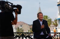 Une célèbre journaliste rejoint "C8".
Jean-Pierre Pernaut venu remettre au maire de Sanary le titre de plus beau marché de France en direct lors du JT de TF1. © Dominique Leriche / Nice / Matin / Bestimage