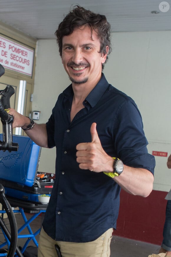 Exclusif - Arnaud Tsamere - Essayage des vélos lors de l'étape du coeur au profit de l'association "Mécénat Chirurgie Cardiaque" à l'hôtel Mercure Marseille Centre Vieux Port à Marseille, le 21 juillet 2017. © CVS/Bestimage