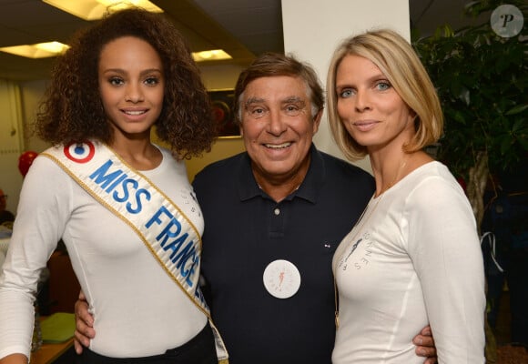 Alicia Aylies (Miss France 2017) , Jean-Pierre Foucault et Sylvie Tellier lors de la 13ème édition du Charity Day dans la salle des marchés d'Aurel BGC dans le quartier de la Bourse à Paris le 11 septembre 2017.