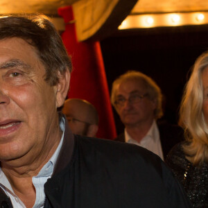Jean-Pierre Foucault et sa femme Evelyne - Francis Perrin fête ses 50 ans de carrière et revient sur scène pour une soirée spéciale avec "Molière malgré Moi" au théâtre de la Gaîté-Montparnasse à Paris le 18 juin 2016 entouré de sa famille et ses amis.