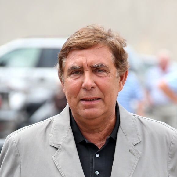 Il n'avait que 14 ans lorsque son père a été assassiné
Jean-Pierre Foucault - Arrivees aux obseques de Andre Verchuren a Chantilly. Le 17 juillet 2013 