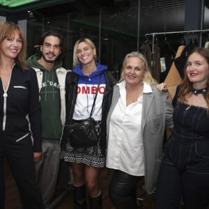 Exclusif - Sandrine Quétier, Romain Guillermic, Fauve Hautot, Valérie Damidot et sa fille Roxanne - Live Apéro Shopping de Sandra Sisley et Gaëlle Constantini à l'Hotel & Spa La Belle Juliette à Paris le 27 septembre 2024. À l'occasion de la Fashion Week parisienne, les créateurs de la marque BE, Sandra Sisley et Nicolas Ouchenir, ainsi que la créatrice Gaël Constantini ont organisé deux jours d'événements exceptionnels à l'hôtel La Belle Juliette, en plein coeur de Saint-Germain-des-Prés. Cet évènement a été organisé par "Sandra and Co" Ce lieu emblématique a vibré sous les performances et les invités prestigieux venus célébrer la mode, l'art et la créativité. Vendredi soir, c'est S. Quétier, invitée de marque, qui a électrisé la soirée avec une performance live sur scène, offrant un moment musical intense et mémorable. Parmi les invités présents, on notait la présence de personnalités emblématiques telles que l'actrice V. Kaprisky, qui a illuminé la soirée, ainsi que la danseuse F. Hautot et le comédien R. Guillermic. Le vendredi soir a également vu E. Malagré, chroniqueuse et figure médiatique, ainsi que V. Damidot accompagnée de sa fille, partager un moment complice avec les créatrices et leurs invités. Parmi les autres convives, se sont distingués le chanteur-compositeur Vartang, bien connu pour ses collaborations avec Shy'm, Z. Soualem, R. Schinasi, ainsi qu'A. Jean, la célèbre mathématicienne. Étaient également de la partie A. Seguillon, M. Cohen, A. Laffont, S. Manousha, et la journaliste C. Ithurbide, venus célébrer cet événement mode incontournable. Lors de cet évènement, les créatrices BE et G. Constantini ont pris la pose avec Éric Bourquin, propriétaire de l'hôtel La Belle Juliette, devant les photographes, scellant ainsi un partenariat audacieux et réussi. Une collaboration artistique qui a sublimé la Fashion Week dans un cadre intime et raffiné. © Jack Tribeca/Bestimage 