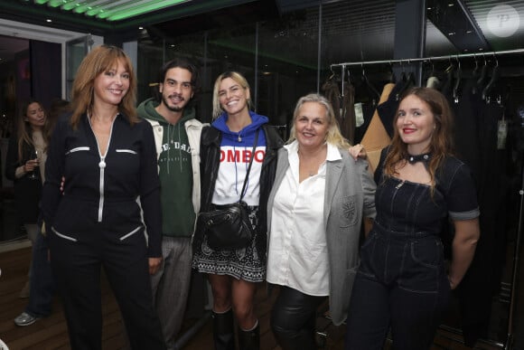 Exclusif - Sandrine Quétier, Romain Guillermic, Fauve Hautot, Valérie Damidot et sa fille Roxanne - Live Apéro Shopping de Sandra Sisley et Gaëlle Constantini à l'Hotel & Spa La Belle Juliette à Paris le 27 septembre 2024. À l'occasion de la Fashion Week parisienne, les créateurs de la marque BE, Sandra Sisley et Nicolas Ouchenir, ainsi que la créatrice Gaël Constantini ont organisé deux jours d'événements exceptionnels à l'hôtel La Belle Juliette, en plein coeur de Saint-Germain-des-Prés. Cet évènement a été organisé par "Sandra and Co" Ce lieu emblématique a vibré sous les performances et les invités prestigieux venus célébrer la mode, l'art et la créativité. Vendredi soir, c'est S. Quétier, invitée de marque, qui a électrisé la soirée avec une performance live sur scène, offrant un moment musical intense et mémorable. Parmi les invités présents, on notait la présence de personnalités emblématiques telles que l'actrice V. Kaprisky, qui a illuminé la soirée, ainsi que la danseuse F. Hautot et le comédien R. Guillermic. Le vendredi soir a également vu E. Malagré, chroniqueuse et figure médiatique, ainsi que V. Damidot accompagnée de sa fille, partager un moment complice avec les créatrices et leurs invités. Parmi les autres convives, se sont distingués le chanteur-compositeur Vartang, bien connu pour ses collaborations avec Shy'm, Z. Soualem, R. Schinasi, ainsi qu'A. Jean, la célèbre mathématicienne. Étaient également de la partie A. Seguillon, M. Cohen, A. Laffont, S. Manousha, et la journaliste C. Ithurbide, venus célébrer cet événement mode incontournable. Lors de cet évènement, les créatrices BE et G. Constantini ont pris la pose avec Éric Bourquin, propriétaire de l'hôtel La Belle Juliette, devant les photographes, scellant ainsi un partenariat audacieux et réussi. Une collaboration artistique qui a sublimé la Fashion Week dans un cadre intime et raffiné. © Jack Tribeca/Bestimage 