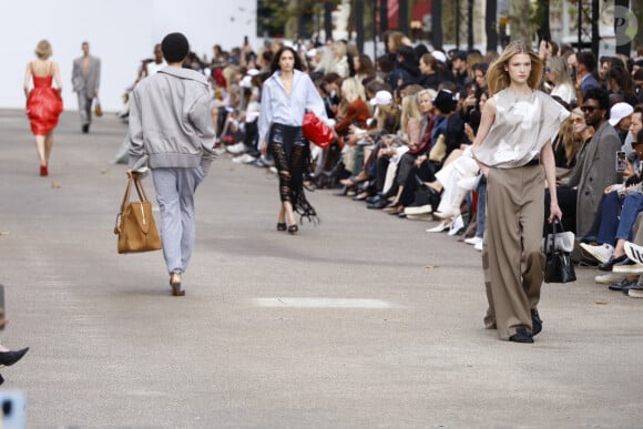 Défilé Stella McCartney Collection Femme Prêt-à-Porter Printemps/Eté 2025" lors de la Fashion Week de Paris, le 30 septembre 2024. 