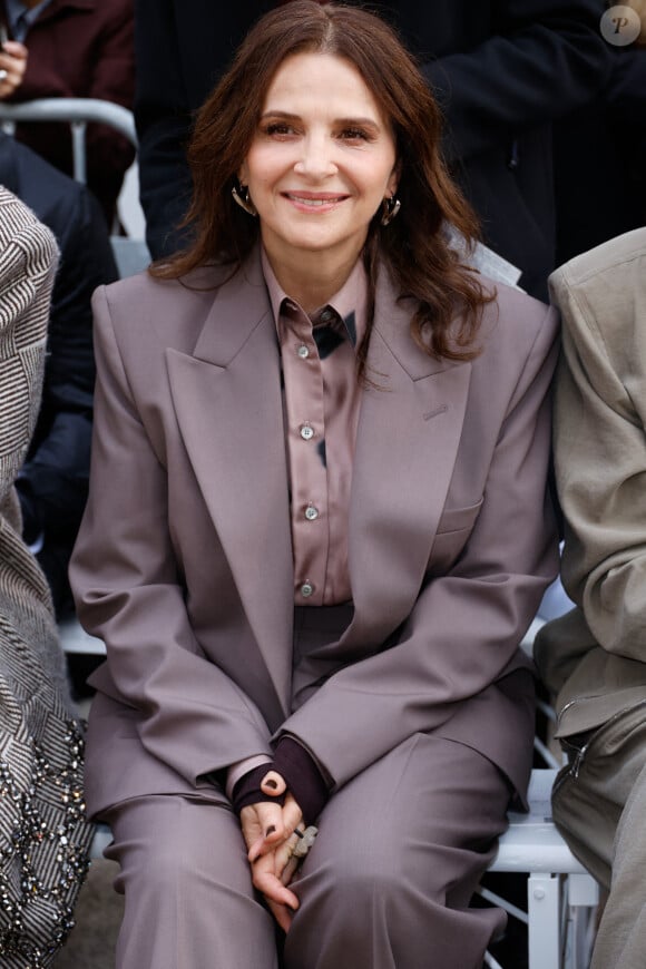 La comédienne Juliette Binoche était aussi de la partie !
Juliette Binoche - Front row du défilé de mode féminine Stella McCartney printemps-été 2025 lors de la Fashion Week de Paris (PFW) le 30 septembre 2024. © Clovis / Aubert / Bestimage 