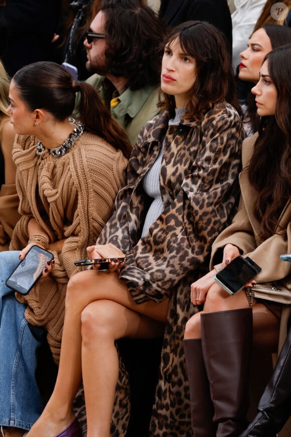 Jeanne Damas (enceinte) - Front row du défilé de mode féminine Stella McCartney printemps-été 2025 lors de la Fashion Week de Paris (PFW) le 30 septembre 2024. © Clovis / Aubert / Bestimage 