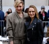 La réalisatrice Greta Gerwig était également présente, au même titre que Natalie Portman qui a fait mouche avec son look tout en cuir.
Greta Gerwig et Natalie Portman - Front row du défilé de mode féminine Stella McCartney printemps-été 2025 lors de la Fashion Week de Paris (PFW) le 30 septembre 2024. © Clovis / Aubert / Bestimage 