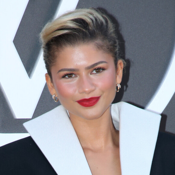 Zendaya a brillé lors du défilé Louis Vuitton à Paris avec sa tenue, elle portait un blazer noir et blanc et une minijupe volumineuse
Zendaya Coleman - Célébrités au Défilé Louis Vuitton, Collection Prêt-à-porter Printemps / Eté 2025 dans le cadre de la Fashion Week de Paris, France. © Bertrand Rindoff / Bestimage 