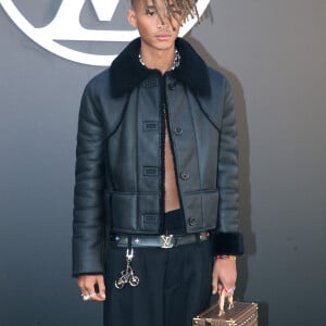 Jaden Smith a attiré l'attention avec un sac miniature Louis Vuitton de 48 500 dollars. Son look comprenait également une veste noire et un pantalon taille basse
Jaden Smith - Célébrités au Défilé Louis Vuitton, Collection Prêt-à-porter Printemps / Eté 2025 dans le cadre de la Fashion Week de Paris, France, le 1er Octobre 2024. © Bertrand Rindoff / Bestimage 