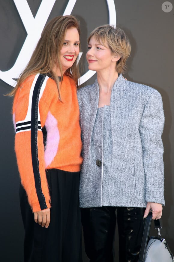 Justine Triet et Sandra Huller - Célébrités au Défilé Louis Vuitton, Collection Prêt-à-porter Printemps / Eté 2025 dans le cadre de la Fashion Week de Paris, France, le 1er Octobre 2024. © Bertrand Rindoff / Bestimage 