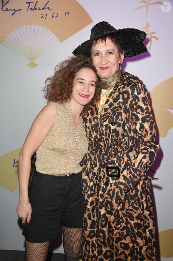 Un lieu parfait pour sa fille unique Louise
Caroline Loeb et sa fille Louise pendant la soirée "Kenzo Takada's Birthday Night" pour fêter les 80 ans de Kenzo Takada au Pavillon Ledoyen à Paris, France, le 28 février 2019. © Coadic Guirec/Bestimage