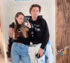 Un duo très complice
Emma Smet partage une rare photographie de Cameron sur Instagram.