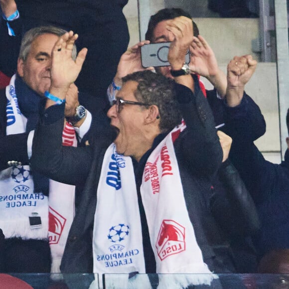 Le célèbre acteur et réalisateur a vécu le match à fond

Xavier Bertrand, président du conseil régional des Hauts-de-France, Dany Boon en tribune lors du match de football en ligue des champions (Champions League) au stade Décathlon Aréna Stade Pierre Mauroy : Lille l'emporte 1 - 0 face au Real Madrid le 2 octobre 2024.