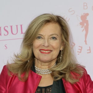 Valérie Trierweiler - Photocall du 5ème gala de charité de l'association "Les Bonnes Fées" à l'occasion de la campagne mondiale "Octobre Rose" à l'hôtel Peninsula, Paris le 3 octobre 2024. A l'occasion de la campagne mondiale "Octobre Rose", l'hôtel Peninsula Paris lance son programme caritatif "Peninsula in Pink", dont les bénéfices seront reversés à l'association "Les Bonnes Fées". © Coadic Guirec/Bestimage