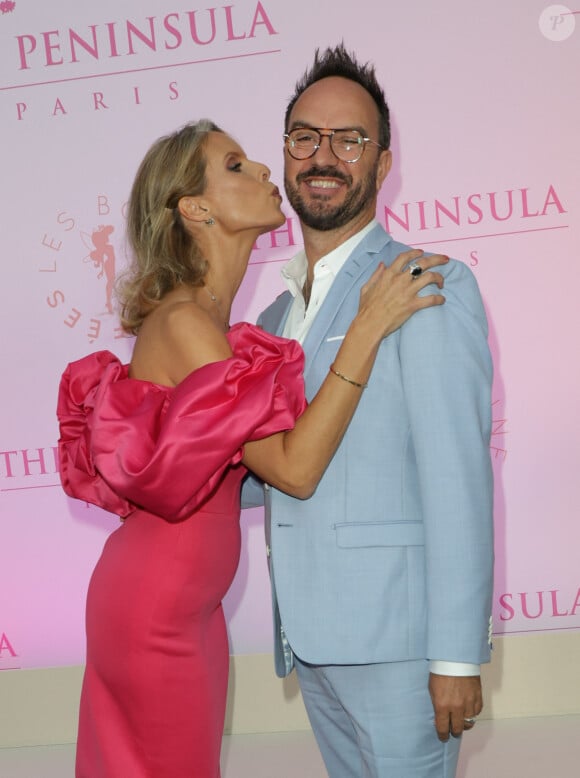 Sylvie Tellier et Jarry - Photocall du 5ème gala de charité de l'association "Les Bonnes Fées" à l'occasion de la campagne mondiale "Octobre Rose" à l'hôtel Peninsula, Paris le 3 octobre 2024. A l'occasion de la campagne mondiale "Octobre Rose", l'hôtel Peninsula Paris lance son programme caritatif "Peninsula in Pink", dont les bénéfices seront reversés à l'association "Les Bonnes Fées". © Coadic Guirec/Bestimage